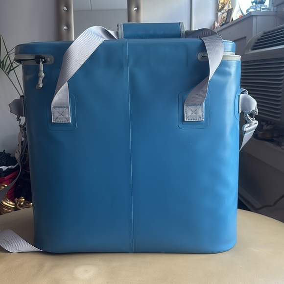 Awesome Huge Rtic soft cooler 40 can Light Blue - Picture 7 of 11